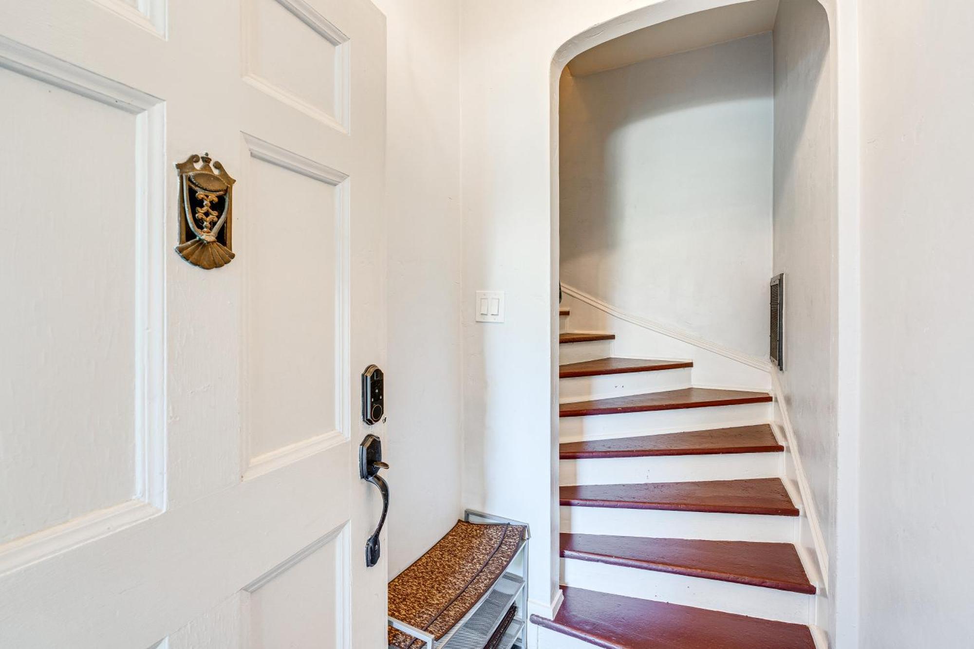 Bright Woodland Apartment Walk To Main Street 외부 사진