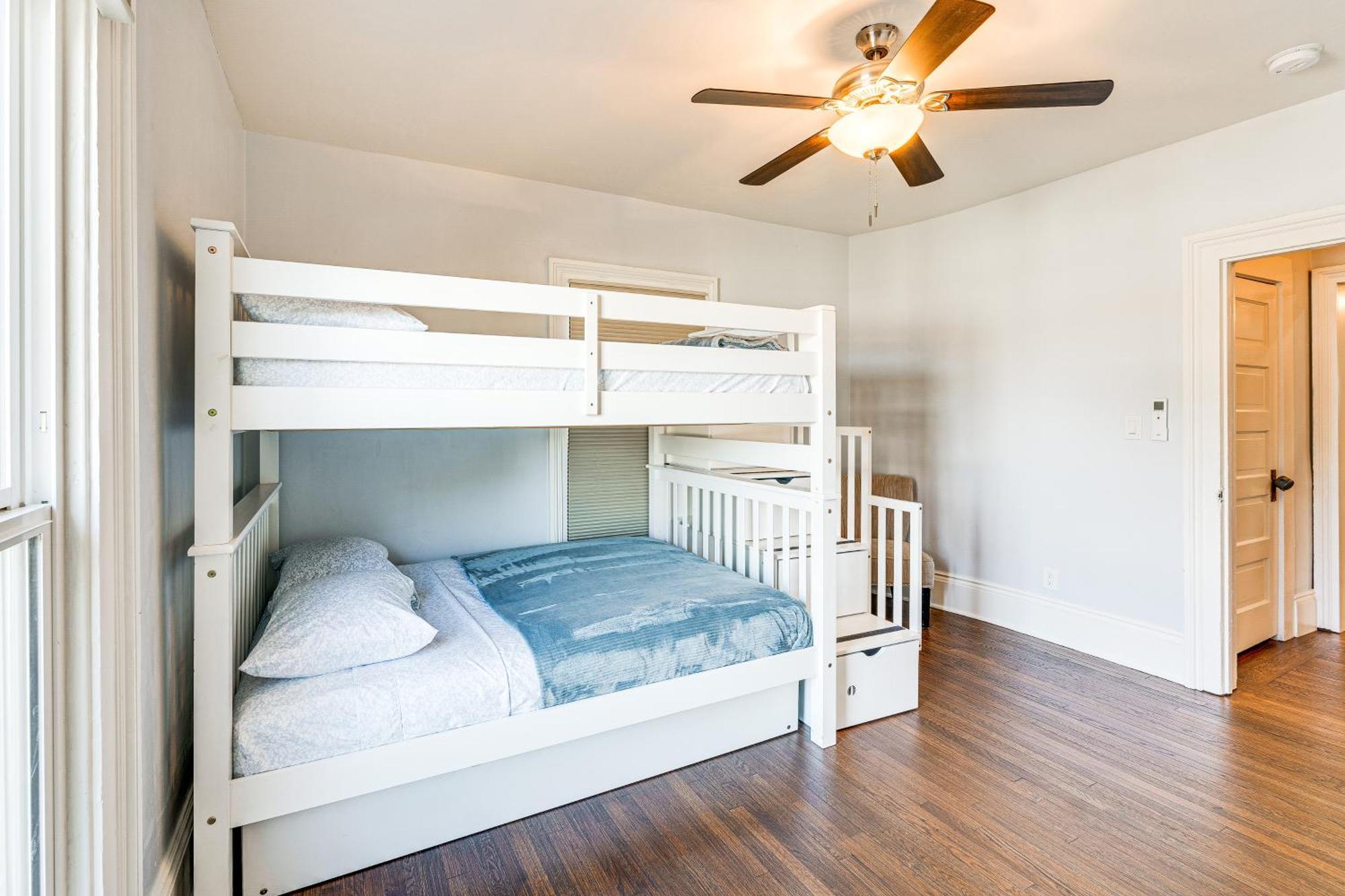 Bright Woodland Apartment Walk To Main Street 외부 사진
