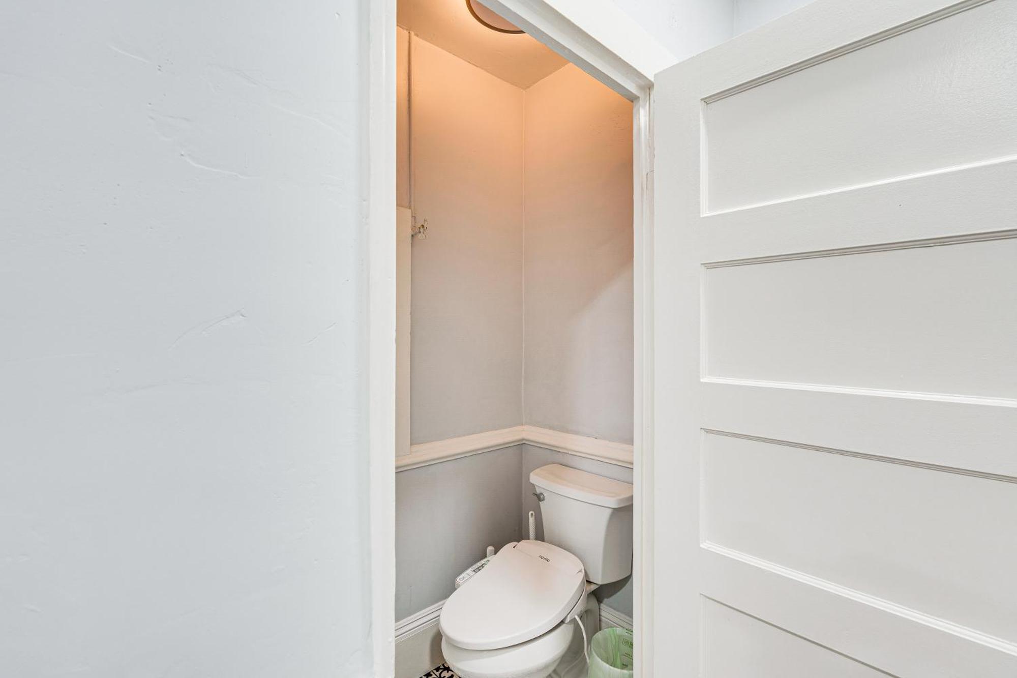 Bright Woodland Apartment Walk To Main Street 외부 사진