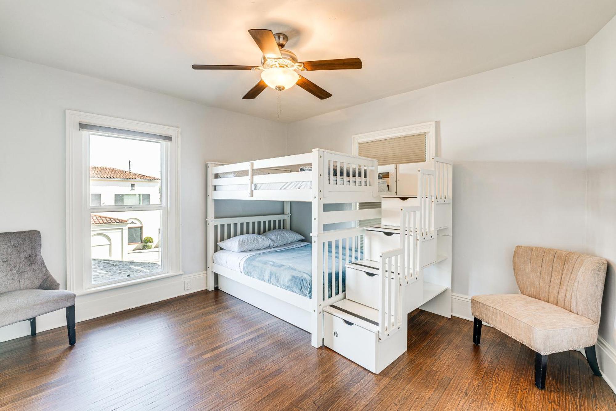 Bright Woodland Apartment Walk To Main Street 외부 사진