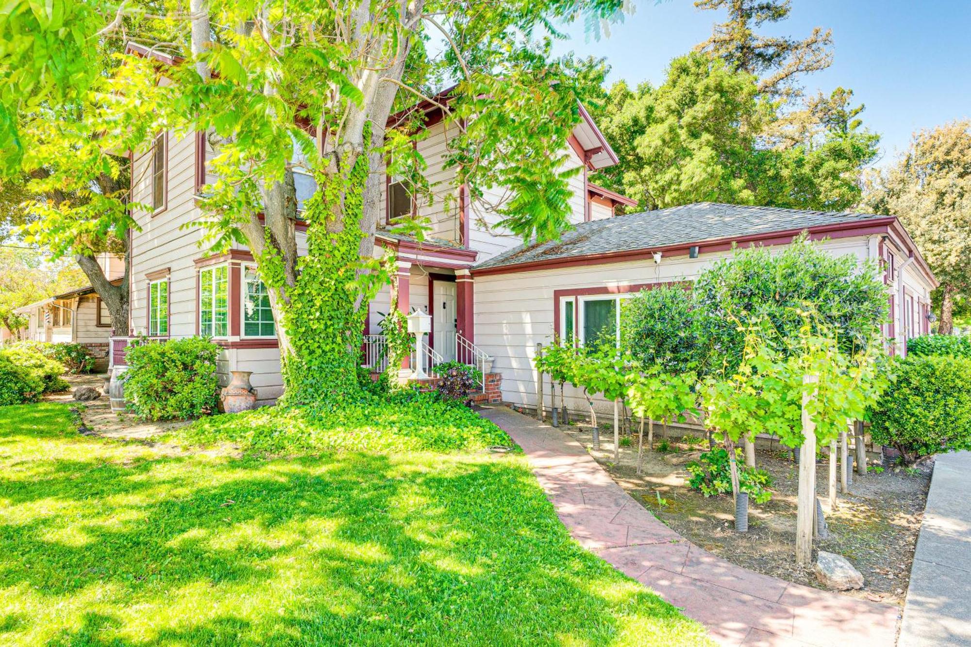 Bright Woodland Apartment Walk To Main Street 외부 사진