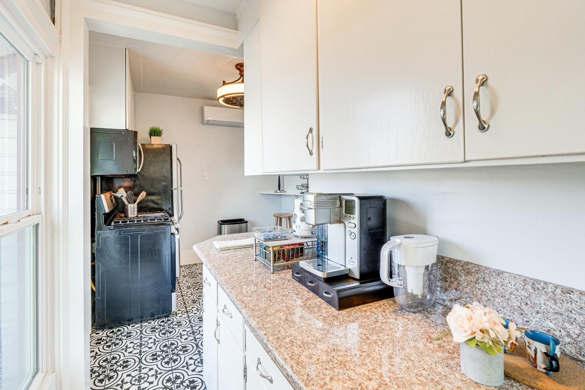 Bright Woodland Apartment Walk To Main Street 외부 사진