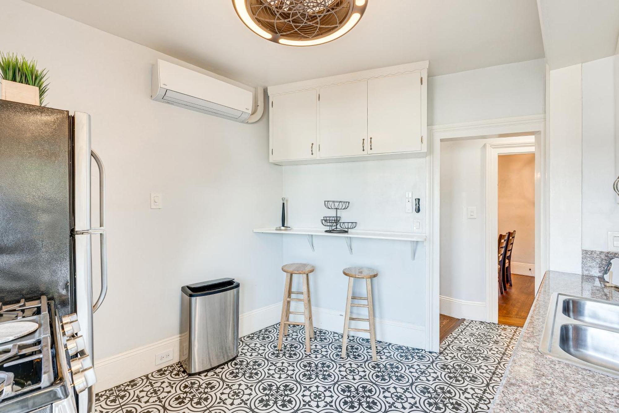Bright Woodland Apartment Walk To Main Street 외부 사진